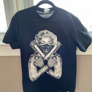 Edgy Black Crew Neck Marilyn Monroe Bandana Tattoos and Guns T-Shirt Sz M Unisex